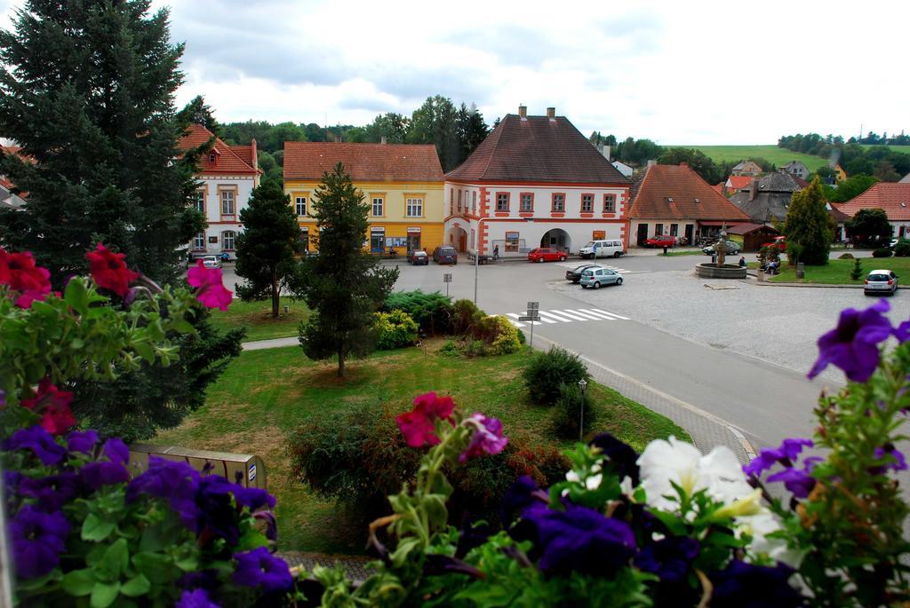 Hostinec A Penzion U Rezku Jistebnice ภายนอก รูปภาพ